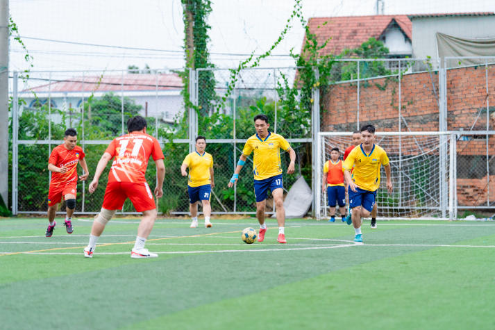 [Hội thao CB-GV-NV HUTECH 2025]: Bóng đá nam ra quân, kịch tính ngay loạt trận mở màn 61