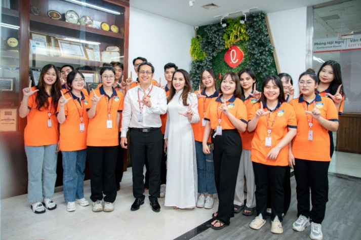 Tốt nghiệp sớm, thành tích nổi bật: 3 sinh viên ngành Quản trị nhân lực ghi dấu ấn mạnh mẽ 38