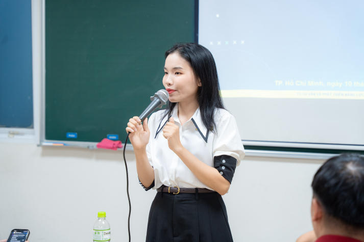 HUTECH-ers “bật mic” tự tin tại lớp Kỹ năng nói trước công chúng 74