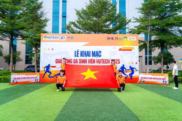 [Video] [Giải Bóng đá Sinh viên HUTECH 2025] Rộn ràng khai mạc và khởi tranh những lượt trận đầu tiên 17