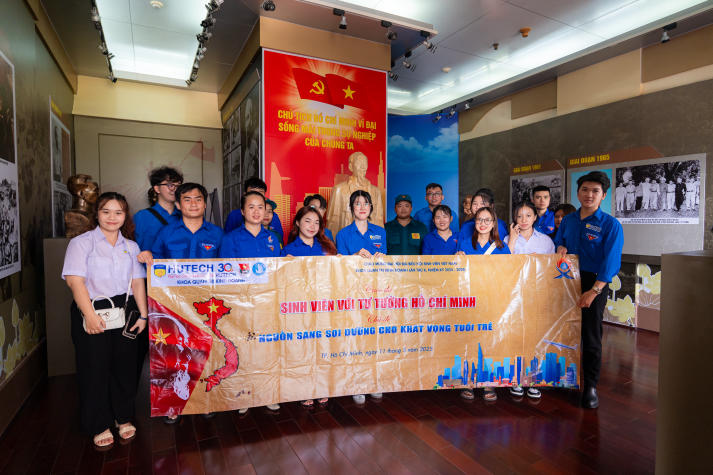 Sinh viên Khoa Quản trị kinh doanh lan tỏa khát vọng tuổi trẻ qua vòng Chung kết “Sinh viên với tư tưởng Hồ Chí Minh” 163