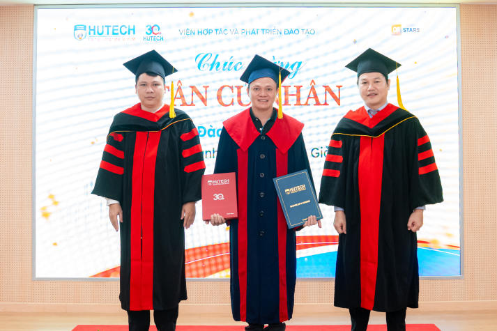 [Video] Tân Cử nhân ngành Ngôn ngữ Anh hệ Đào tạo từ xa HUTECH rạng ngời trong ngày vui tốt nghiệp 61