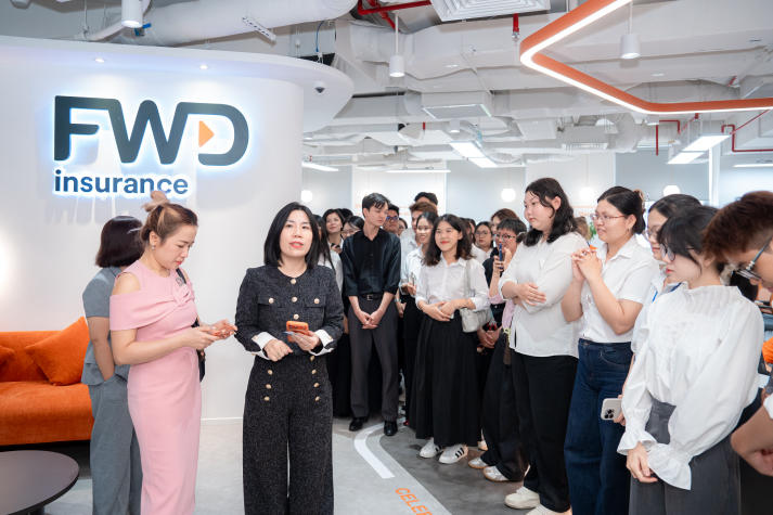 PR-ers HUTECH “bỏ túi” bí quyết phát triển sự nghiệp từ chuyên gia FWD Việt Nam 73