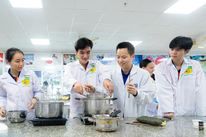 Công nghệ, dinh dưỡng và trải nghiệm: Sinh viên Viện Khoa học Ứng dụng “bóc tách” bí mật bơ sữa Hoa Kỳ 91