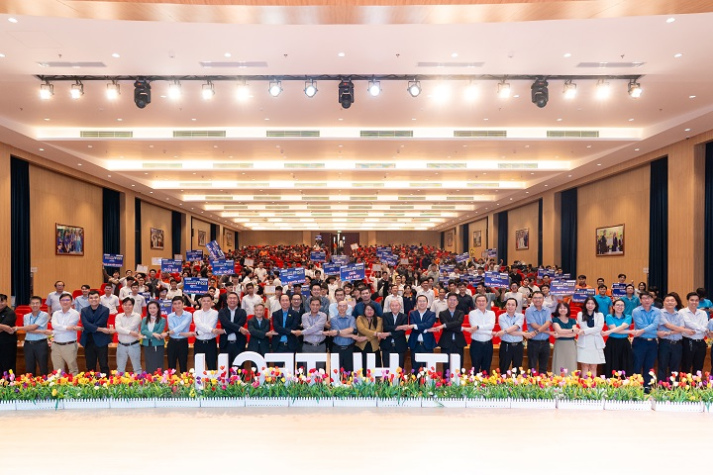 [Video] IT-ers HUTECH thắng lớn với 27 giải thưởng tại IT Got Talent 2025 16