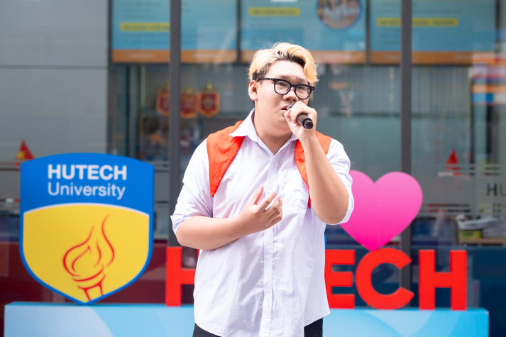 Văn nghệ sân trường chào đón năm học mới 2025-2026 tại HUTECH 35