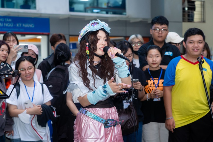 [Video] Du ca sân trường tại HUTECH: Không gian âm nhạc tràn đầy sức sống tuổi trẻ 55