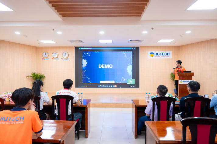 [Video] Bản lĩnh công nghệ của sinh viên HUTECH tỏa sáng tại Chung kết Website & AI Innovation Contest 2026 41