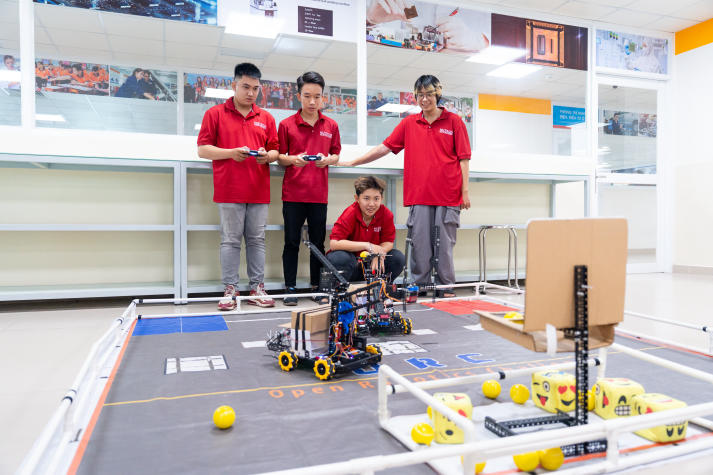 [Hướng nghiệp 2026] Robot và trí tuệ nhân tạo: Chìa khóa vận hành những nhà máy không người 30