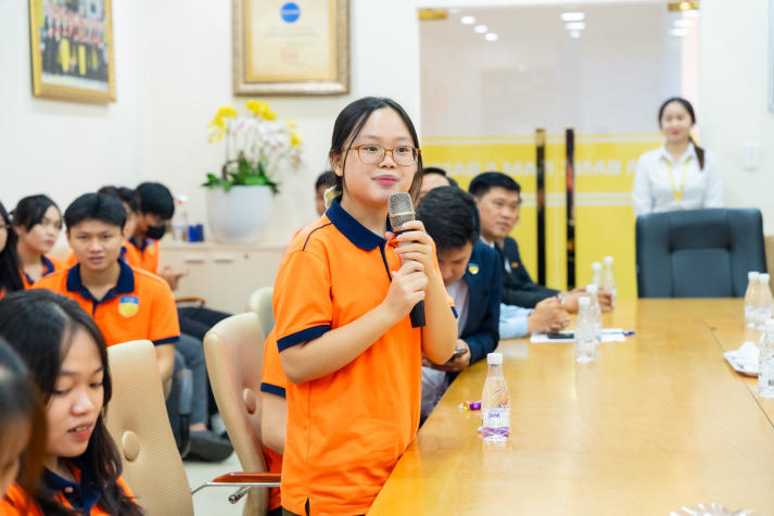 Trải nghiệm thực tế tại Nam A Bank, sinh viên Khoa Luật mở rộng góc nhìn về ngân hàng số 59