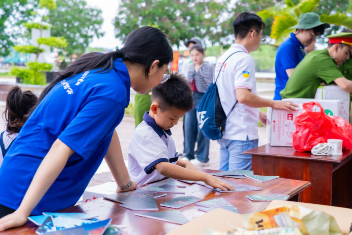 [Ảnh] Chi bộ 17 HUTECH nối dài tinh thần bảo vệ chủ quyền biển đảo tại Đồn Biên phòng Cần Thạnh (Cần Giờ) 86