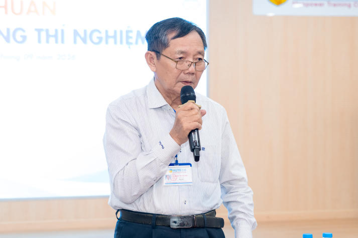 Tân sinh viên Thú y làm quen với những nguyên tắc an toàn trong phòng thí nghiệm 73