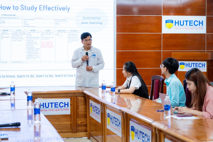 Sinh viên Khoa Dược HUTECH học hỏi bí quyết học tốt và đạt danh hiệu sinh viên 5 tốt 52