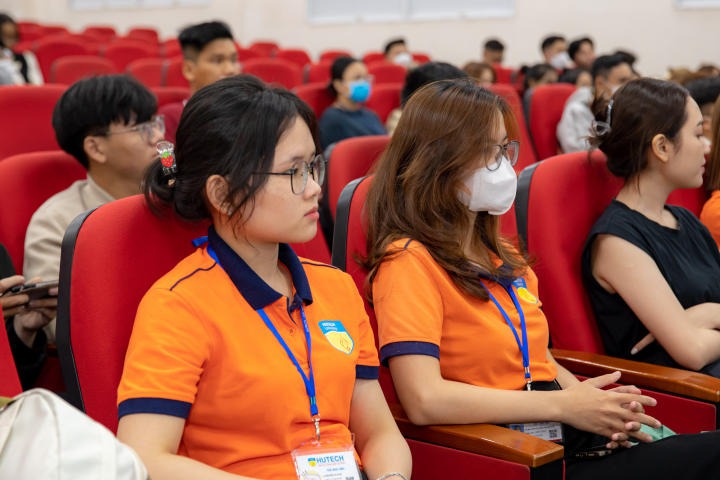 Viện Đào tạo Quốc tế training kỹ năng viết CV và tác phong chuyên nghiệp cho sinh viên 49