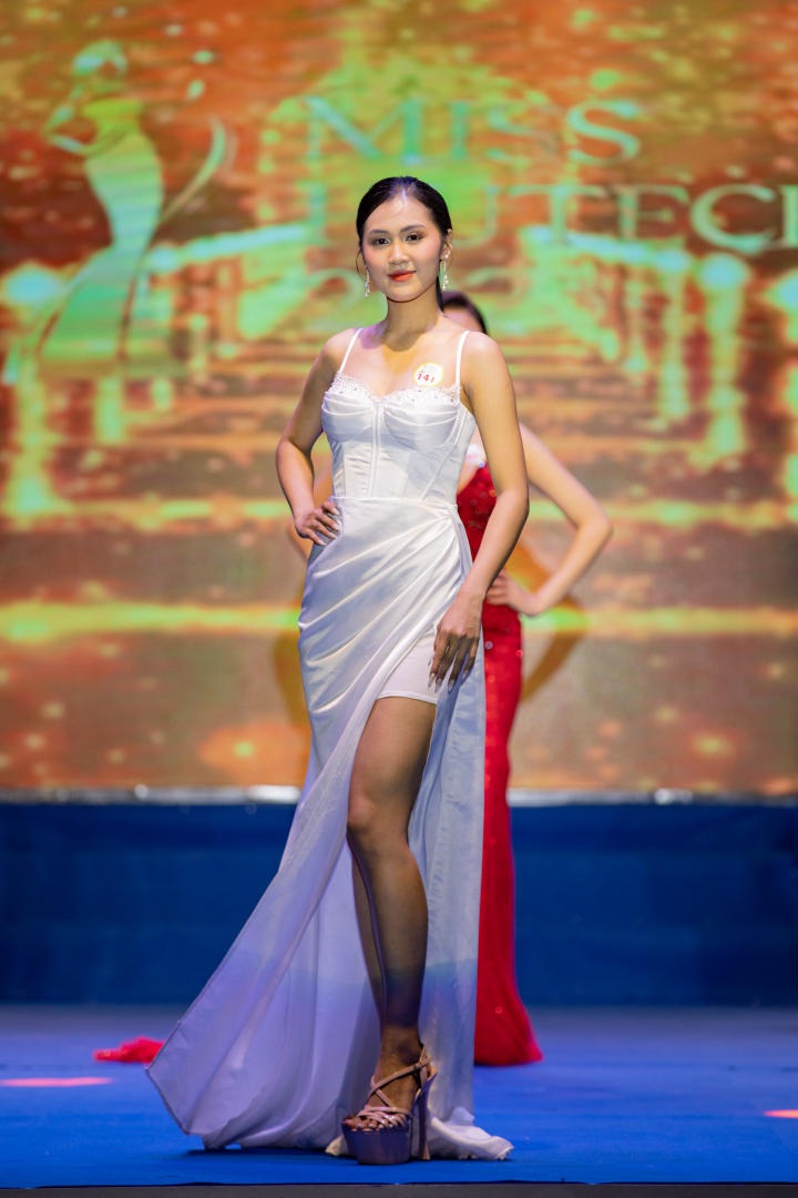 Nữ sinh Nguyễn Thị Tuyết Nhung đăng quang Hoa khôi Miss HUTECH 2023 255