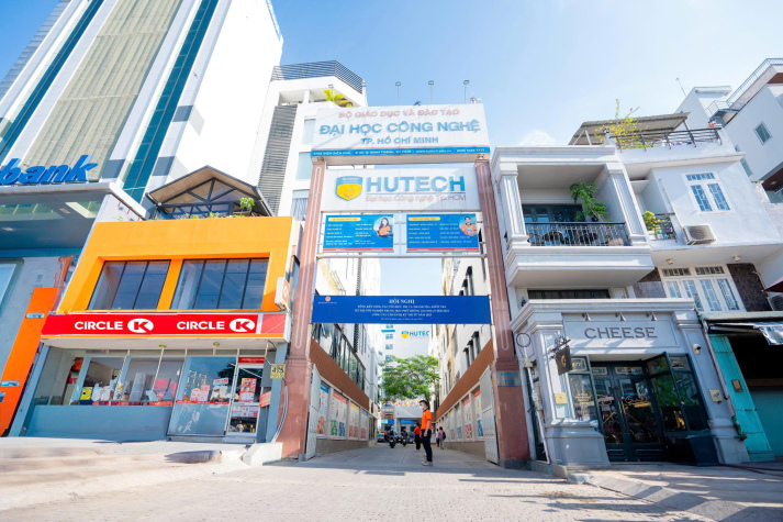 HUTECH bố trí điểm gửi xe thuận tiện phục vụ thí sinh nhập học 14