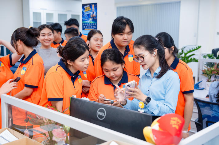 7 phòng nghiệp vụ VietinBank mở rộng góc nhìn nghề ngân hàng cho sinh viên Tài chính - Thương mại 49