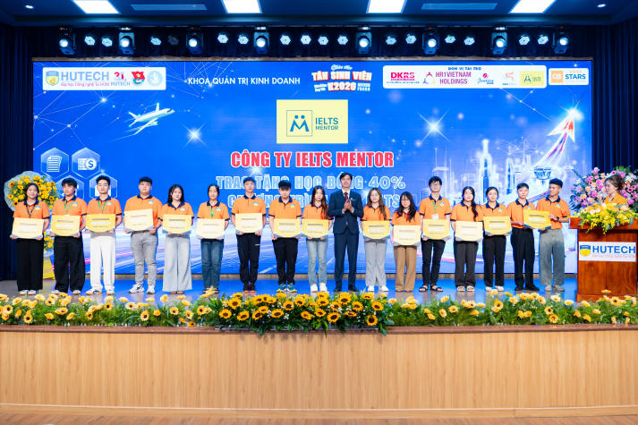 Tân sinh viên Khoa Quản trị kinh doanh “nhập cuộc” năm học mới cùng định hướng thực học - thực làm 89