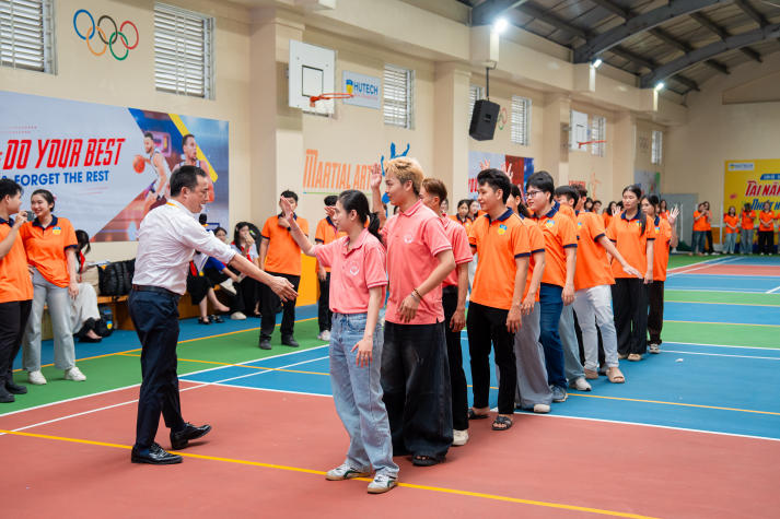 [Ảnh] Chương trình giao lưu “siêu nhiệt” của sinh viên Khoa Quản trị Du lịch - Nhà hàng - Khách sạn 38