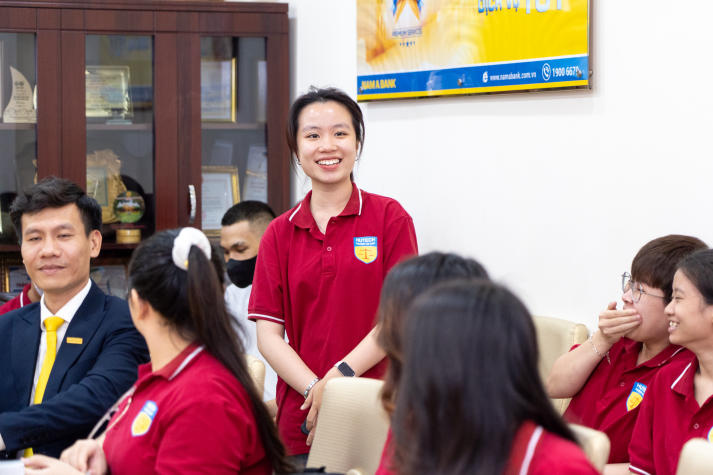 Trải nghiệm thực tế tại Nam A Bank, sinh viên Khoa Luật mở rộng góc nhìn về ngân hàng số 33