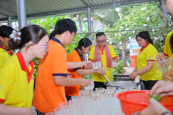 Lan tỏa mùa xuân nhân ái với chuỗi hoạt động ý nghĩa của Khoa Thú y - Chăn nuôi 106