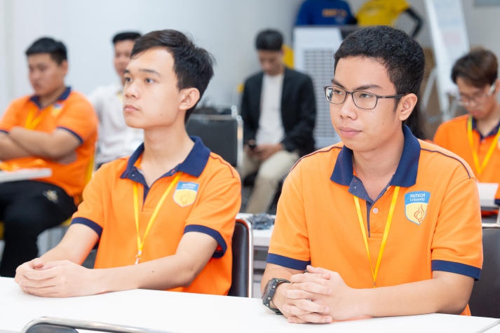 Sinh viên ngành Logistic tìm hiểu về vận hành hàng hóa tại Nhất Tín Logistics 51