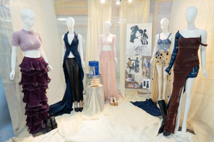 [Video] Đem bọ cánh cứng và người vô gia cư vào đồ án tốt nghiệp, 02 sinh viên ngành Thiết kế thời trang HUTECH “cán đích” thủ khoa và á khoa 98