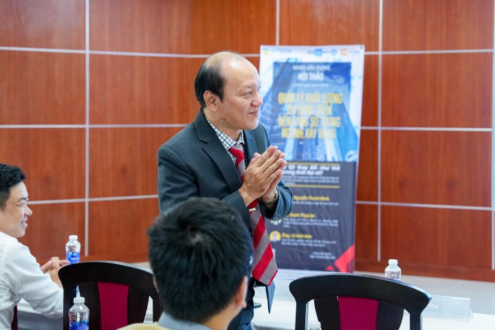 Sinh viên Khoa Xây dựng tìm hiểu về quản lý khối lượng thi công trên nền tảng số 24