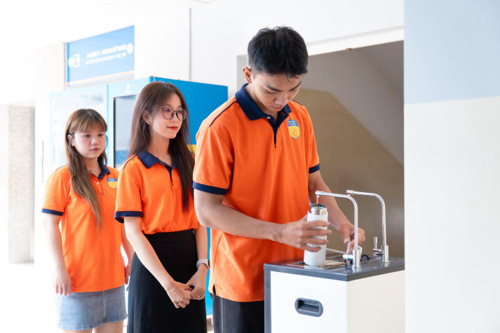 Hệ thống nước uống tinh khiết chính thức đi vào hoạt động, nâng cao tiện ích cho sinh viên HUTECH 37