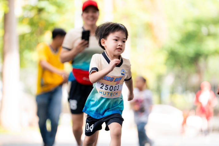 [Video] Sôi động, gắn kết và bùng nổ tại Hội thao Cán bộ - Giảng viên - Nhân viên HUTECH 2025 186