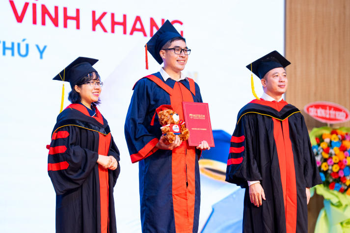 [Video] Từ sàn đấu đến lễ vinh danh: Câu chuyện bản lĩnh của tân khoa HUTECH Nguyễn Phạm Vĩnh Khang 25