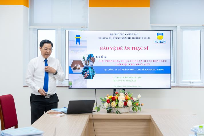 Nhiều lát cắt thực tiễn từ nghiên cứu Quản trị kinh doanh tại buổi bảo vệ luận văn/đề án Thạc sĩ HUTECH 40