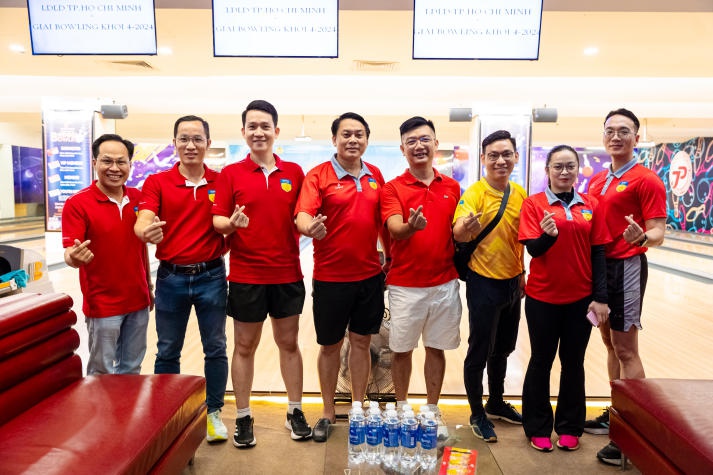 HUTECH giành cúp vô địch Giải Bowling khối thi đua số 4 năm học 2023-2024 9