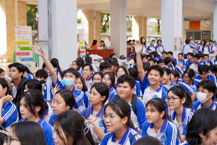 Sinh viên ngành Tâm lý học kết nối hơn 2.000 học sinh An Giang qua hành trình “Hiểu tâm lý - Vững tương lai” 74