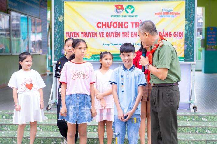 Mang tình xuân đến trẻ nhỏ, Khoa Thú y - Chăn nuôi HUTECH thắp lửa yêu thương 38