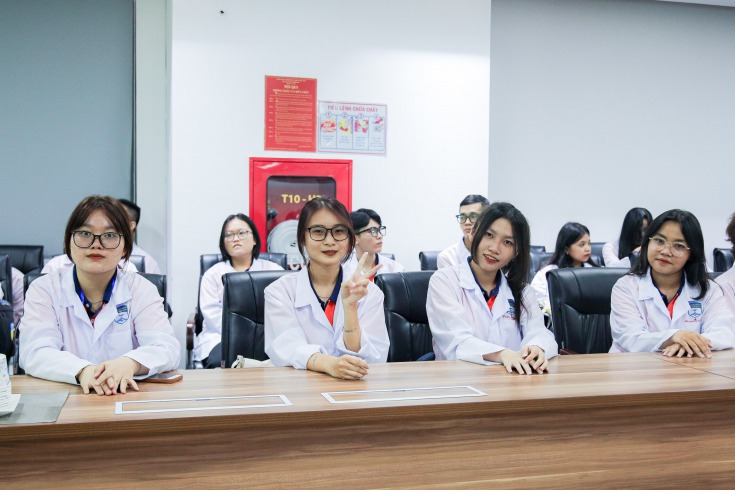 Tân sinh viên Khoa Dược HUTECH tham quan thực tế tại Cty Dược An Khang 47