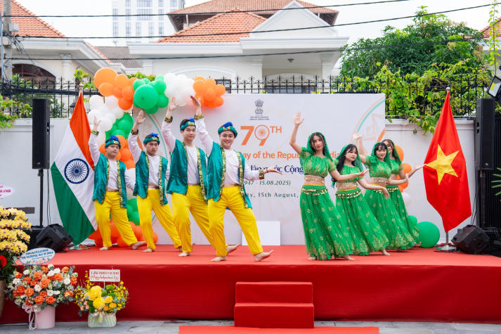 HUTECH hòa nhịp lan tỏa sắc màu văn hóa Ấn Độ tại Lễ kỷ niệm 79 năm Ngày Độc lập 56