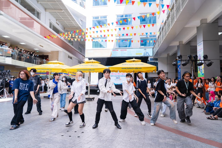 [Video] Sinh viên HUTECH ngao du xứ sở kim chi tại “VKIT’s Culture Festival 2023” 130