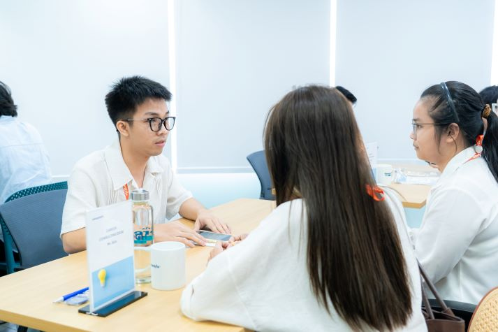 Sinh viên Khoa Tiếng Anh HUTECH chinh phục nhà tuyển dụng quốc tế tại Concentrix 12