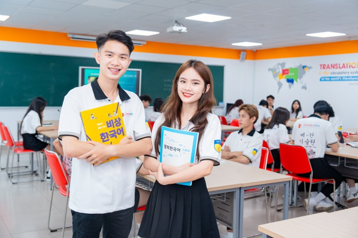[Video] [HUTECH 30 năm] Một hành trình kiến tạo bản sắc - hội nhập - vươn tầm quốc tế 146