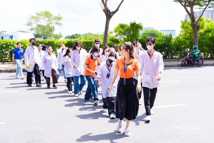 Sinh viên Khoa Dược HUTECH tìm hiểu nghề tại FPT Long Châu 78