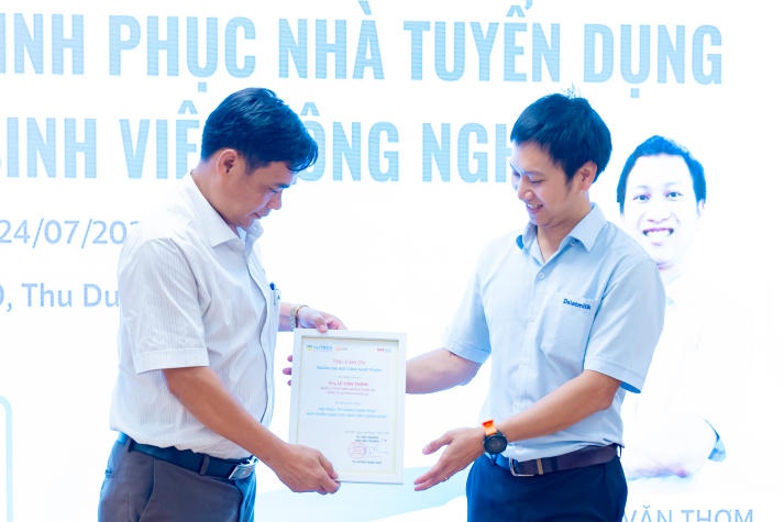 Sinh viên Viện Khoa học Ứng dụng bỏ túi kỹ năng ghi điểm trước nhà tuyển dụng từ chuyên gia Dalat Milk 42