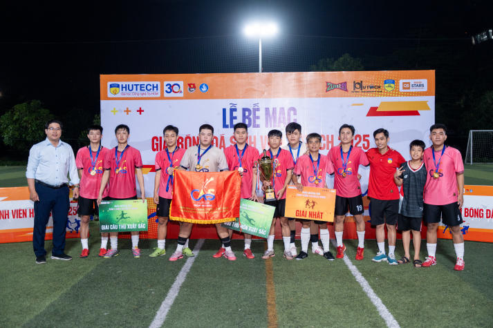 [Video] Viện Văn hóa - Nghệ thuật - Thể thao đăng quang vô địch Giải bóng đá Sinh viên HUTECH 2025 97