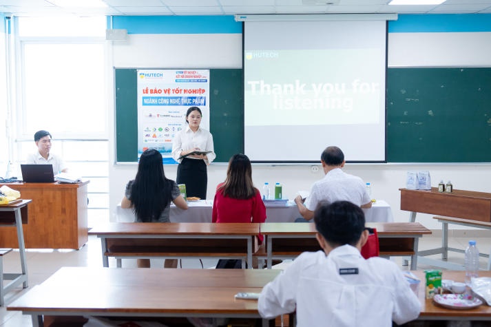 Sinh viên Viện Khoa học Ứng dụng HUTECH bảo vệ đồ án trước doanh nghiệp và “săn” việc ngay tại trường 103