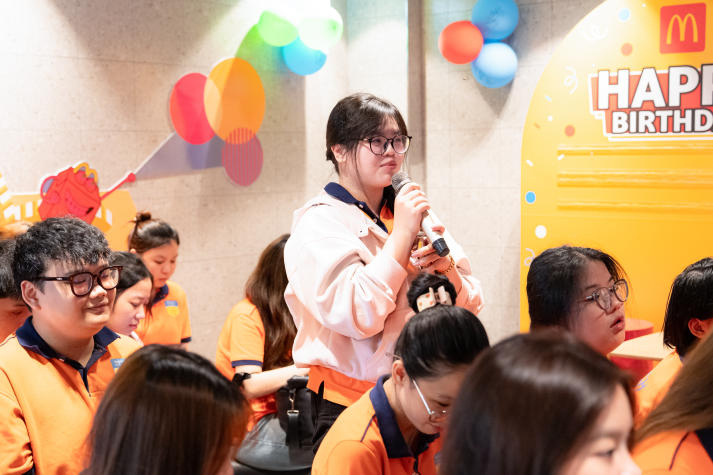 Sinh viên ngành Công nghệ thực phẩm khám phá quy trình vận hành tại McDonald’s Bến Thành 45