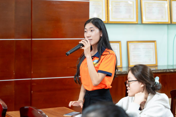 Sinh viên Marketing - Kinh doanh quốc tế củng cố lý tưởng qua Talkshow “Tự hào, vững tin theo Đảng” 32