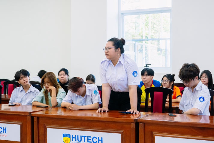Sinh viên Viện Khoa học Ứng dụng HUTECH được “tiếp lửa” trên hành trình trở thành Sinh viên 5 tốt 100