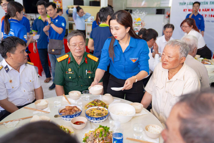 Chiến sĩ Mùa hè xanh HUTECH vun đắp lòng biết ơn, gìn giữ truyền thống dân tộc hướng về Ngày Thương binh - Liệt sĩ 159