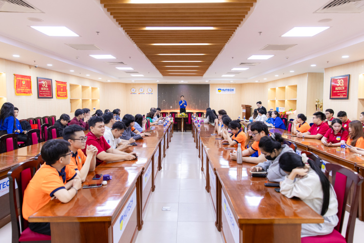 Sinh viên Luật tranh biện sắc bén, thể hiện bản lĩnh tại “Bản lĩnh Luật sư tương lai” lần 6 10
