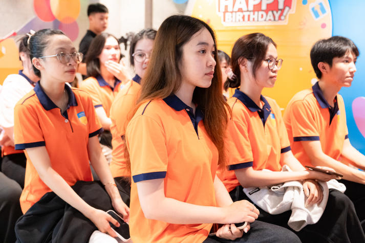 Sinh viên ngành Công nghệ thực phẩm khám phá quy trình vận hành tại McDonald’s Bến Thành 49